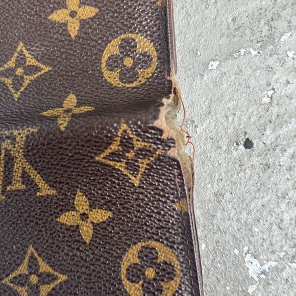 Vintage Louis Vuitton long wallet - Picture 8 of 11